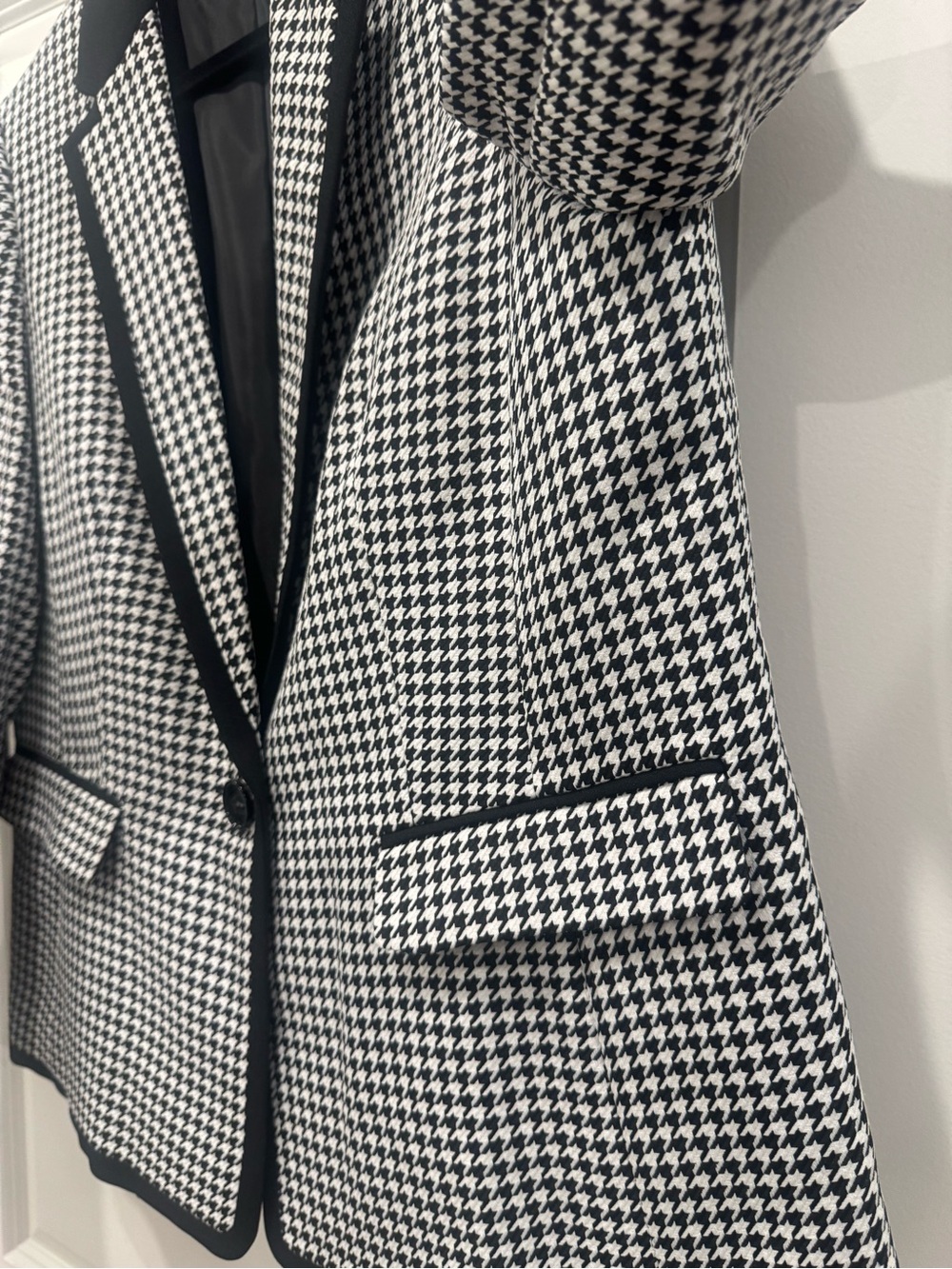 Kasper Black & White Houndstooth Trim Blazer - Picture 4 of 9